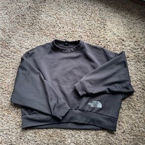 Women’s The North Face cropped sweatshirt.